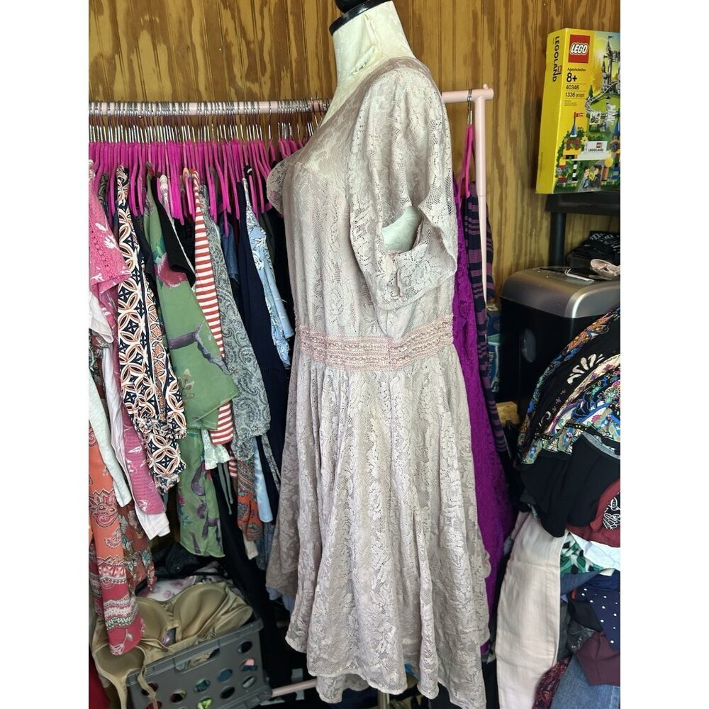 Torrid Mauve Pink Lace Lined Embordered Short Sleeve Knee Length Dress Sz 2 (2X) - Picture 7 of 12